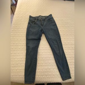 Universal Thread skinny jeans. Size 8.